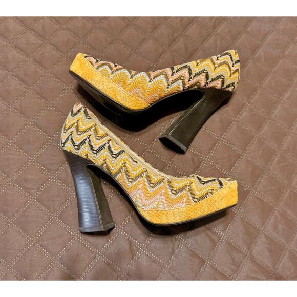 Naughty Monkey Women's Platform Heels w. Embroidered Exterior, Snakeskin - 6 - Picture 4 of 12